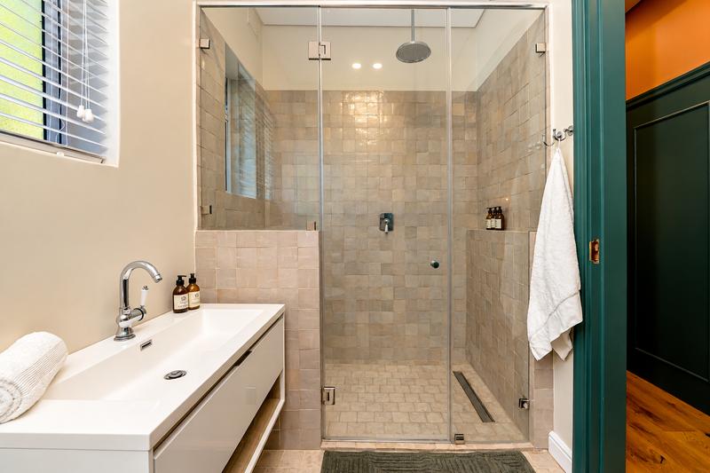 2 Bedroom Property for Sale in Sea Point Western Cape